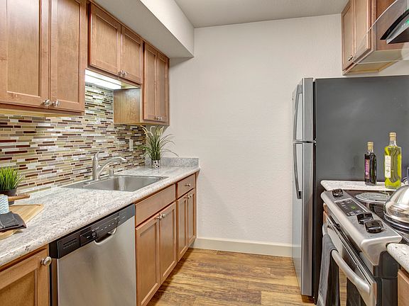 3rd image of 1300 S Puget Dr APT 313