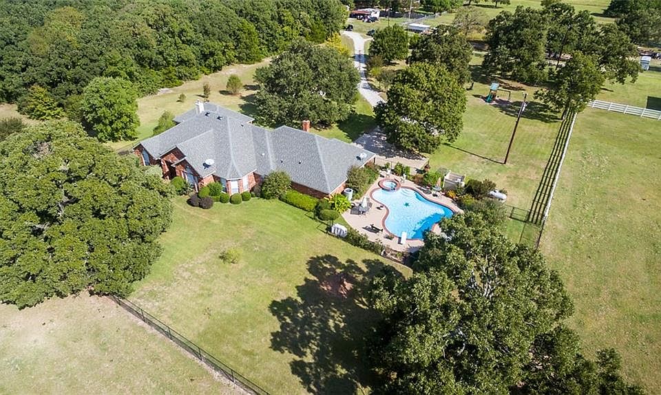1st image of 2200 Royal Oaks Dr