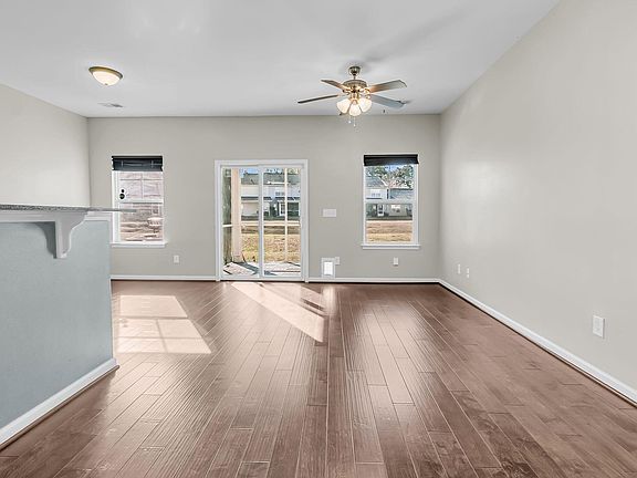 4th image of 494 Truman Dr