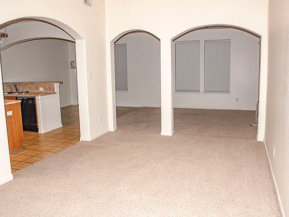 3rd image of 3851 Calgary Cir