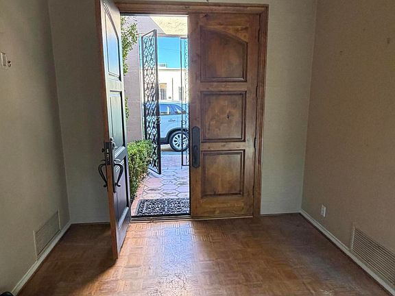 2nd image of 5658 N SCOTTSDALE Road