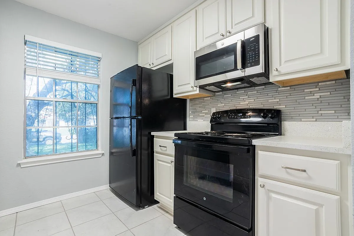 3 bed, 2.0 bath, 1120 sqft, $1,500 — Photo 1
