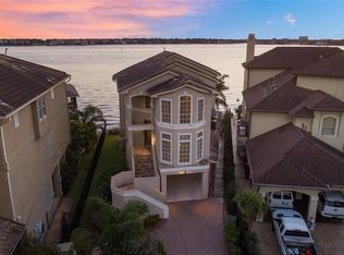 3011 Dolphin Ct, Seabrook, TX 77586