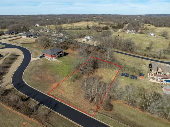 18 Whitfield Dr, Pea Ridge, AR 72751