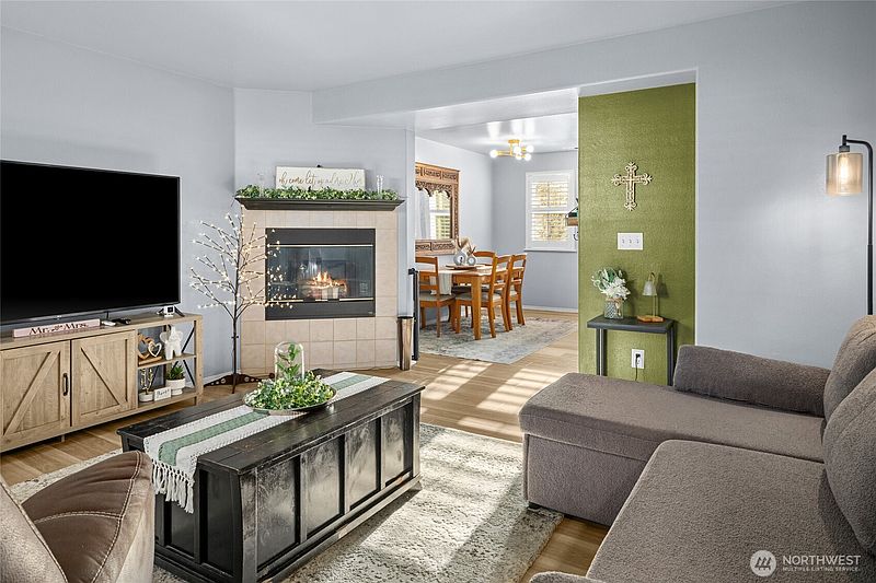 5th image of 10904 62nd Street E