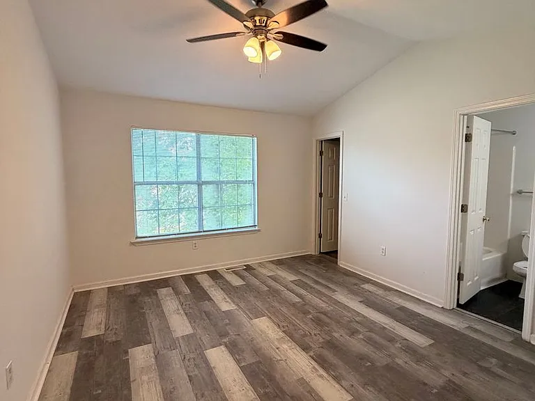 928 Harvard Pl — Photo 2