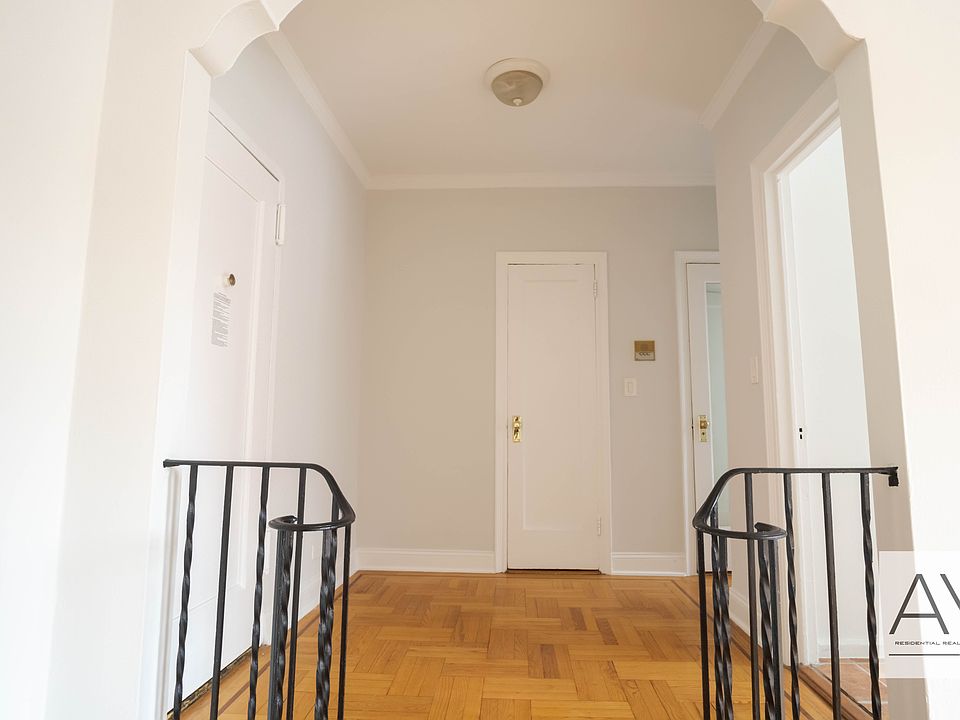 2nd image of 4580 Broadway #63