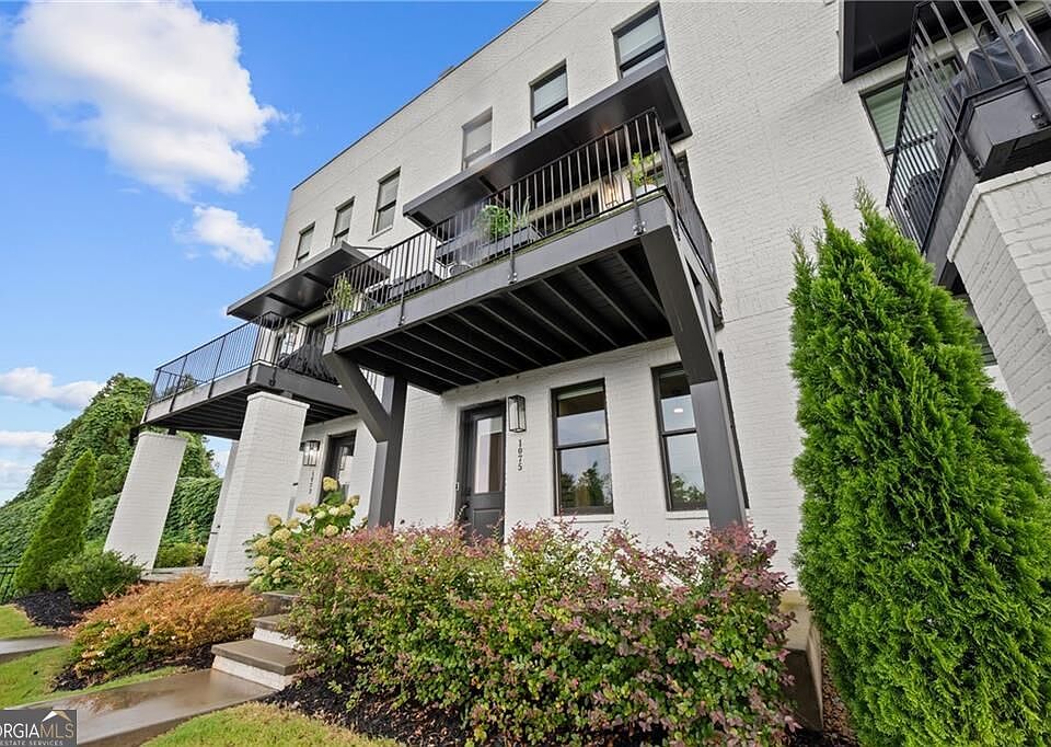 1st image of 1075 Robert Smalls Way