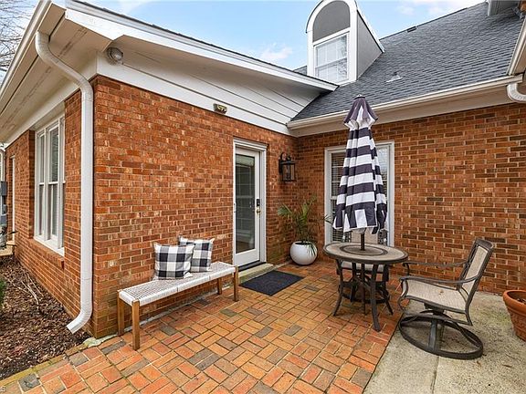 4th image of 31 Fountain Manor Dr Unit E