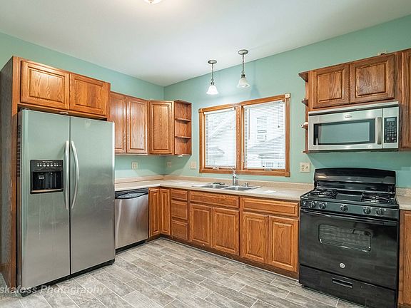 3rd image of 138 Park Ave