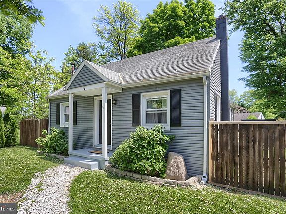 3rd image of 104 Clarkton Ct