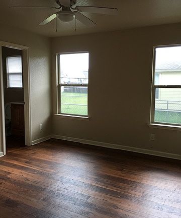 5th image of 4619 Hollyspring Dr