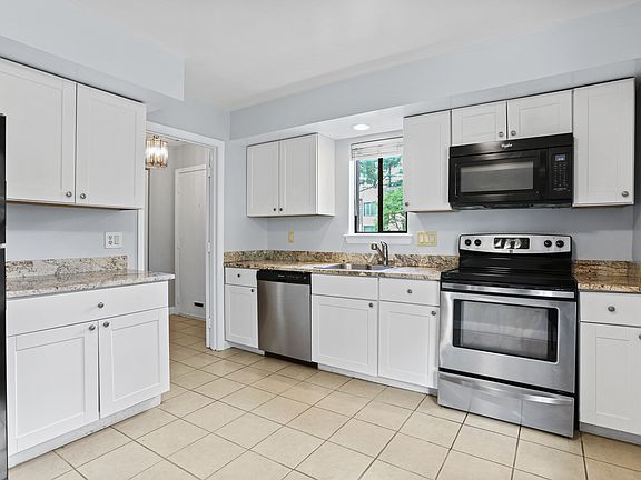 5th image of 10667 Muirfield Dr