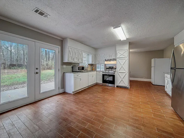 4610 Jones Rd — Photo 6
