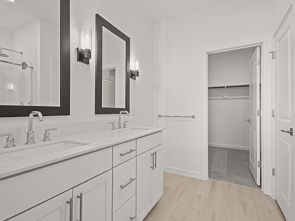 Primary bath with dual sinks