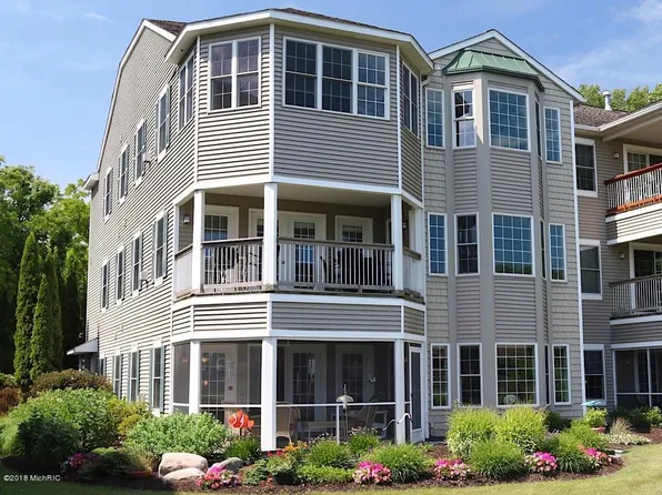 320 Singapore Ct, Douglas, MI 49406