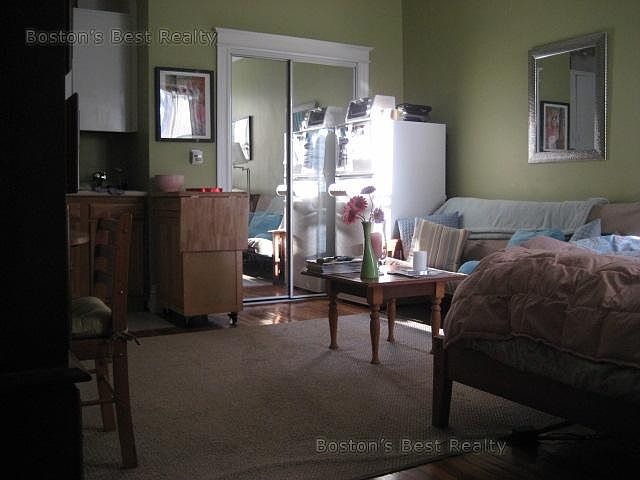 2nd image of 40 Carlton St APT 12