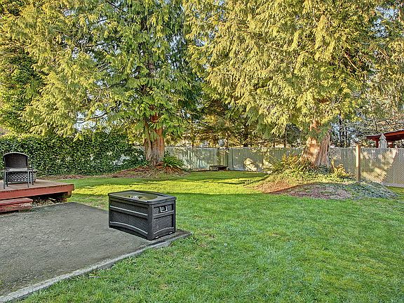 4th image of 410 101st Dr SE