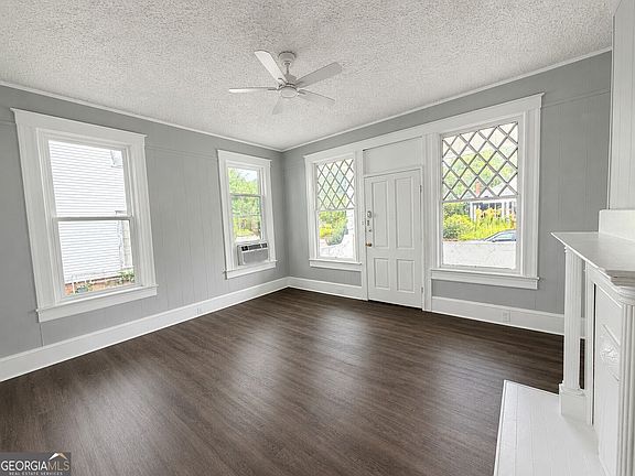 2nd image of 2684 Hillcrest Ave