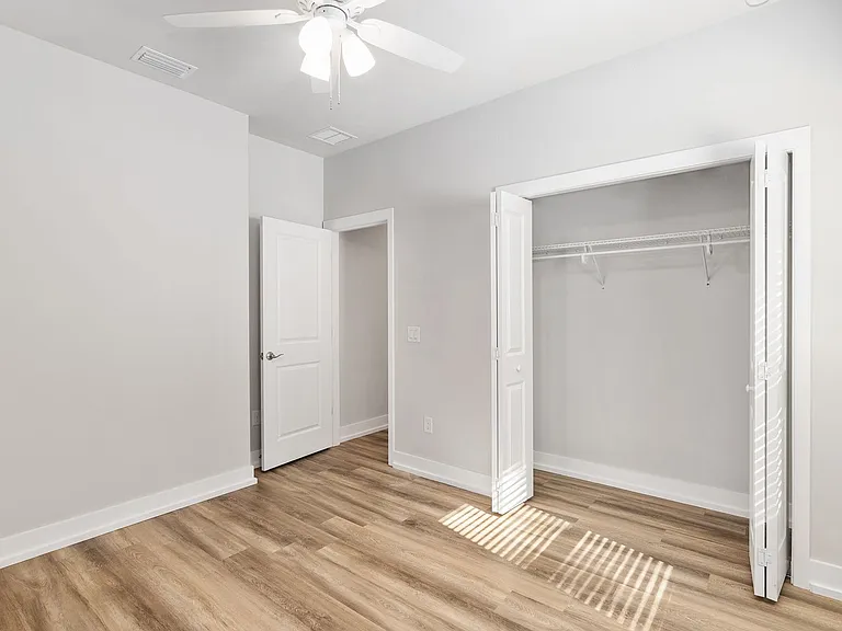 420 NW 1st St — Photo 16