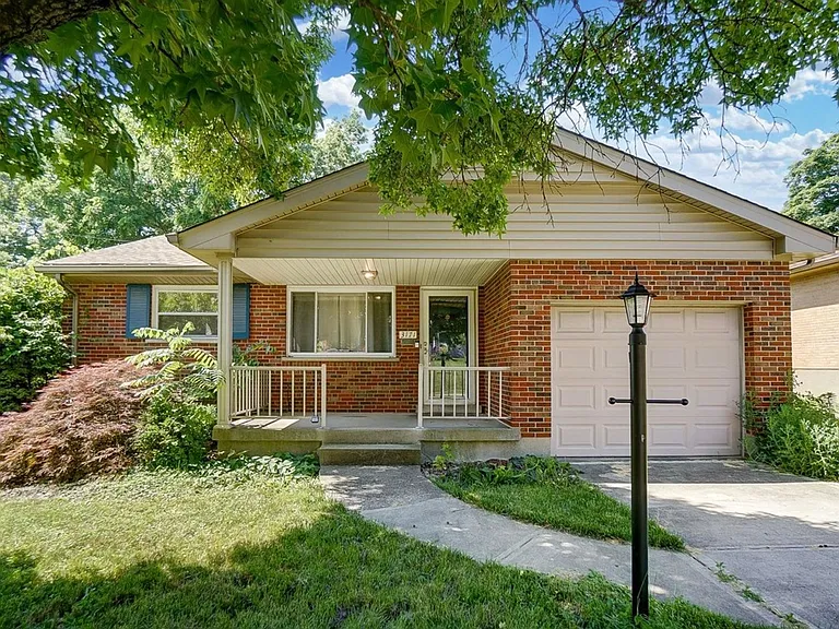 3171 Dickinson Ave — Photo 1