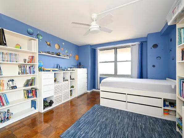 61-20 Grand Central Parkway image 23 of 28