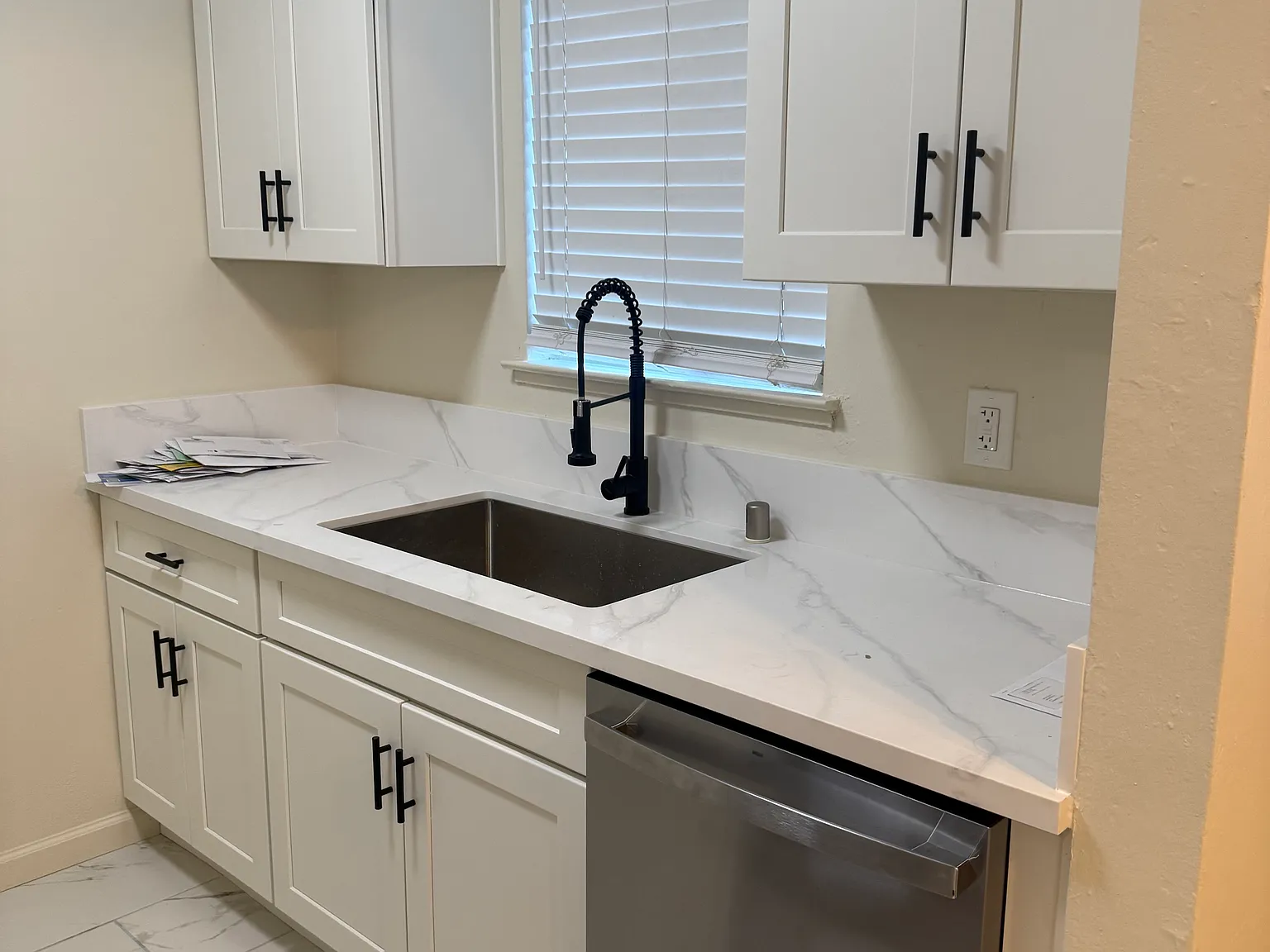 2 bed, 924 sqft, $2,400 — Photo 1