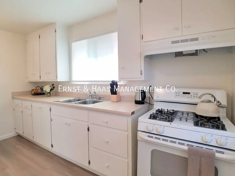 3080 Palo Verde Ave — Photo 9