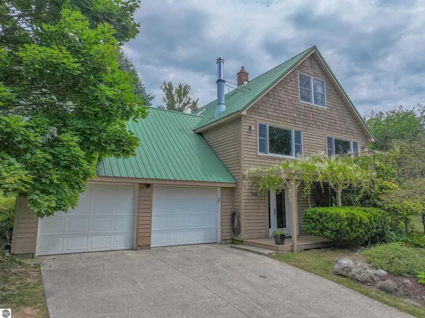 568 N Lake Leelanau Dr, Lake Leelanau, MI 49653
