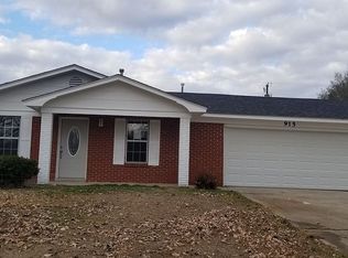 915 Cross St, Cleveland, MS 38732