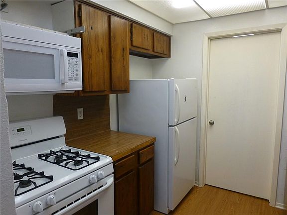 3rd image of 1906 Gracy Farms Ln #A