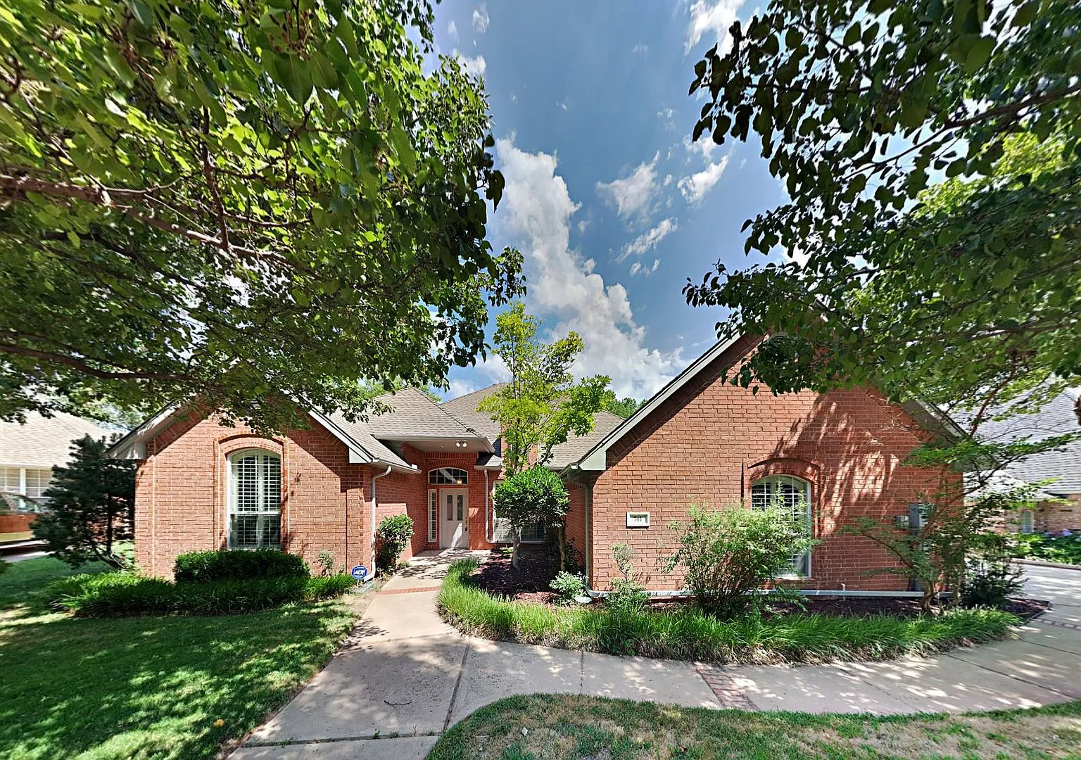 Lovely 4 Bedroom 3 Bathroom Home With Office In Edmond Schools — Photo 1