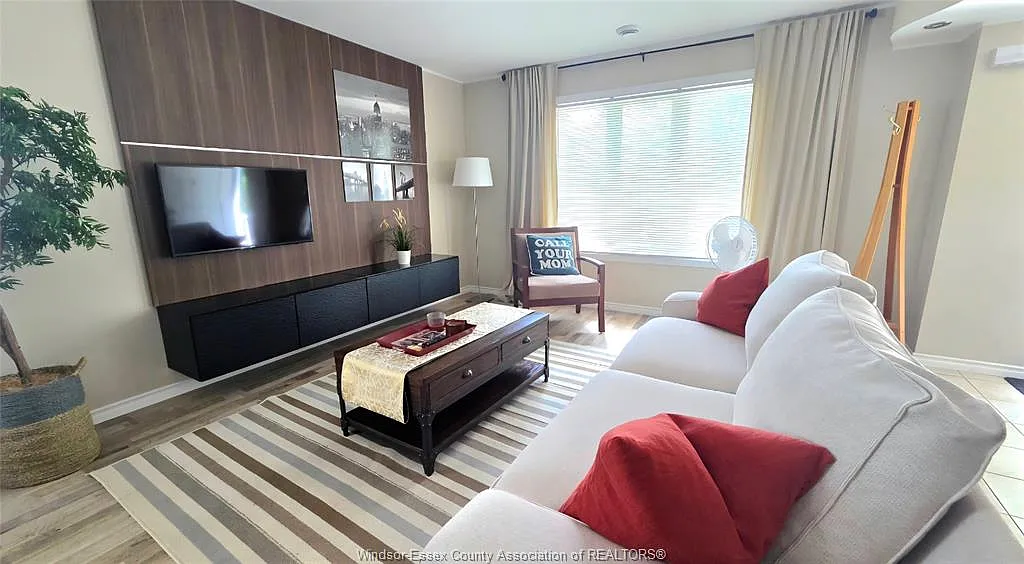 2 bed, 1.5 bath, $2,200 — Photo 2