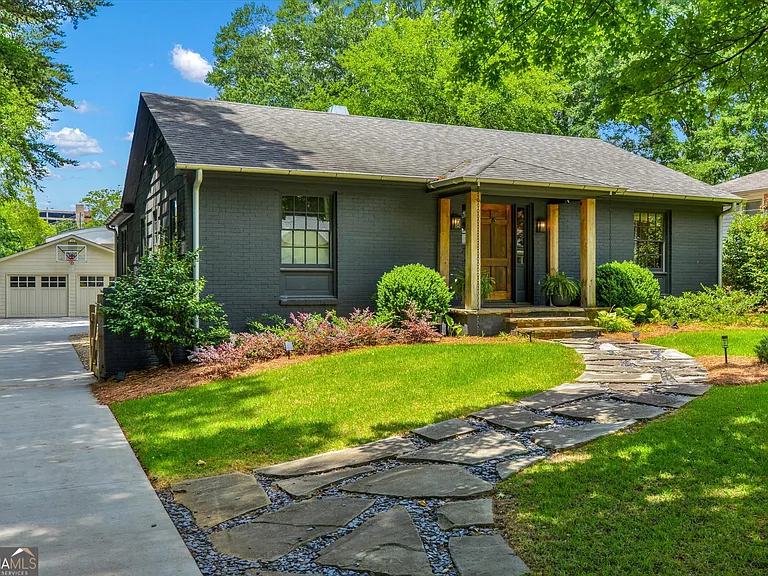 643 Etowah Dr NE — Photo 3