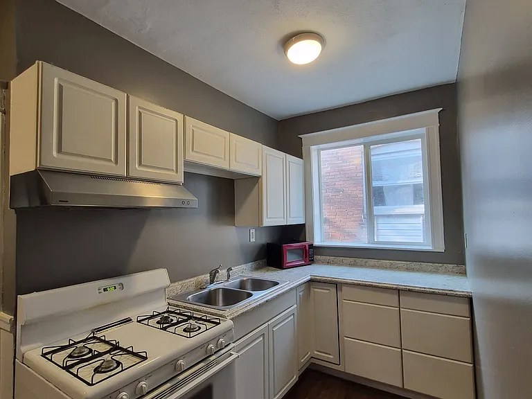 1537 McCausland Ave #2N — Photo 2