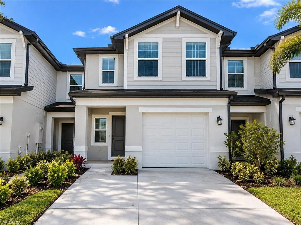 3 bed, 2.5 bath, 1347 sqft, $1,700 — Photo 1