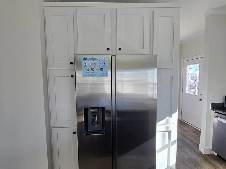 2208 Oak St — Photo 9