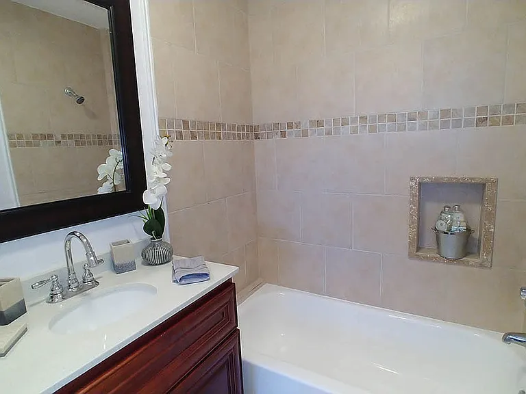 Five Star Suites — Photo 70