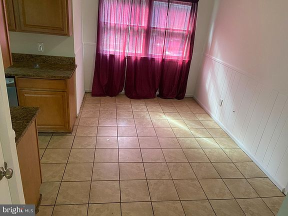5th image of 9814 Tam O Shanter Dr