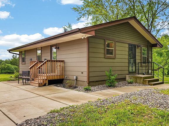 2nd image of 47585 Cedarcrest Trl