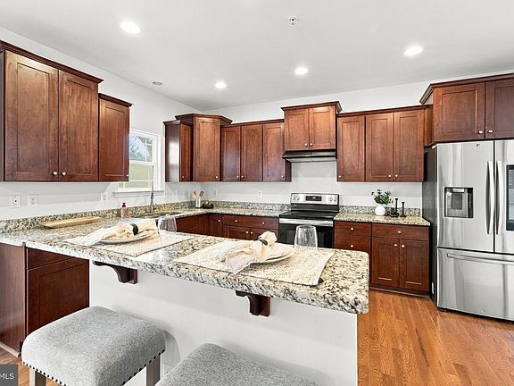 2nd image of 100 Finch Dr