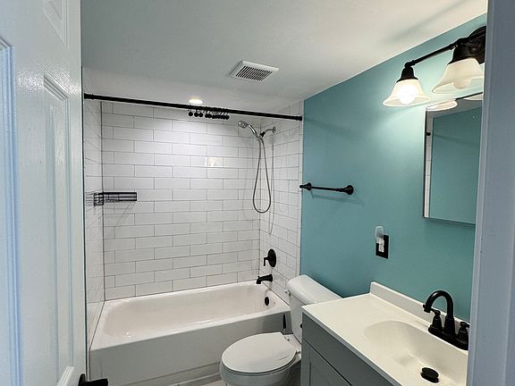 3rd image of 4324 Plaza Gate Ln S APT 202