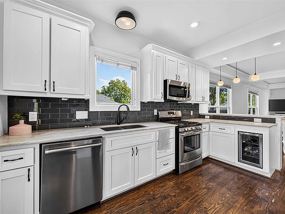 5th image of 711 Walton St