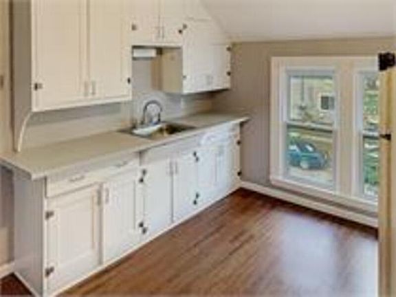 4th image of 156 Lexington Ave NW #2