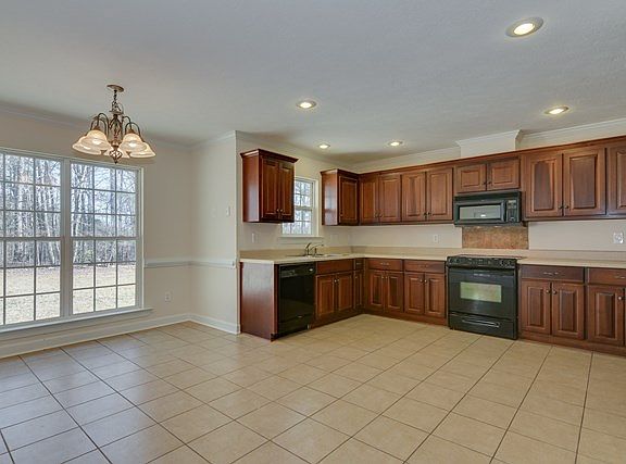 4th image of 673 Ventana Dr