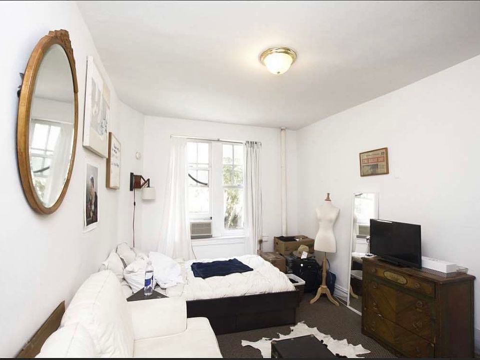 1st image of 172 Waverly Pl #1W