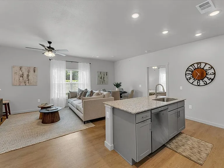818 S Morningside Dr #411 — Photo 14