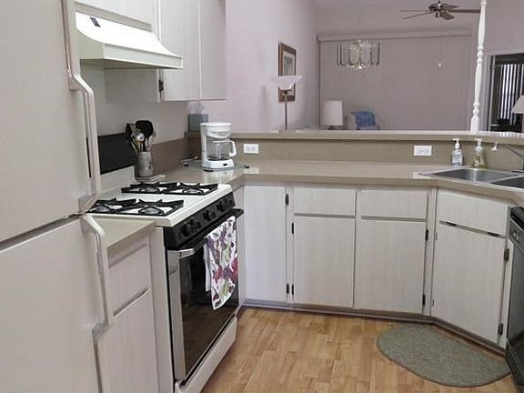 5th image of 26052 Newcombe Cir