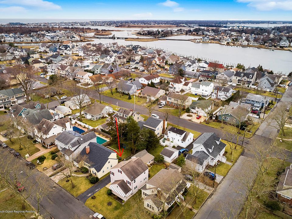 2nd image of 321 Cedar Ave