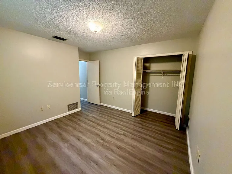 423 Whispering Oaks Ct — Photo 16
